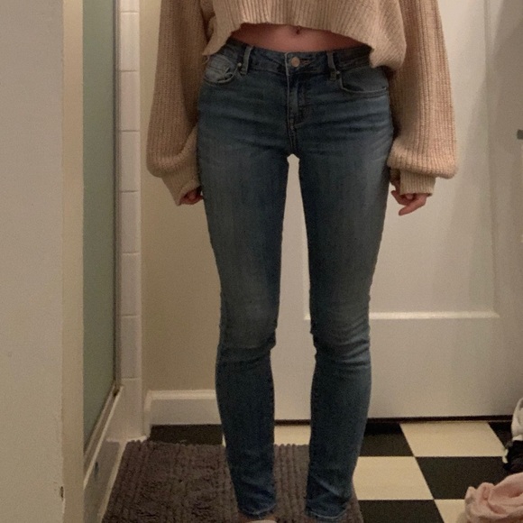 ✨Bullhead Mid Rise Skinny Jeans ✨ - Picture 6 of 13